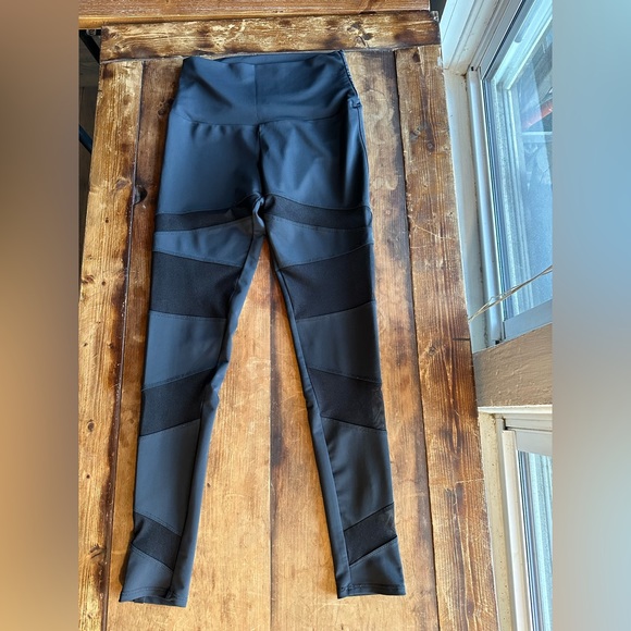 Onzie Women's Black Mesh Bandage Paneled Yoga Pants - Picture 2 of 12